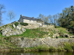 Отель Heritage Mansion in Brittany with Terrace  Плугонвен